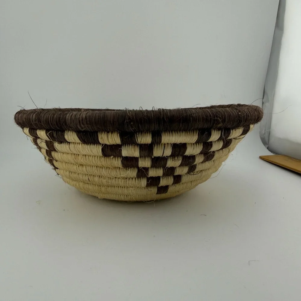 Woven Basket Bowl 8in Natural Brown Excellent Geometric Tribal Boho